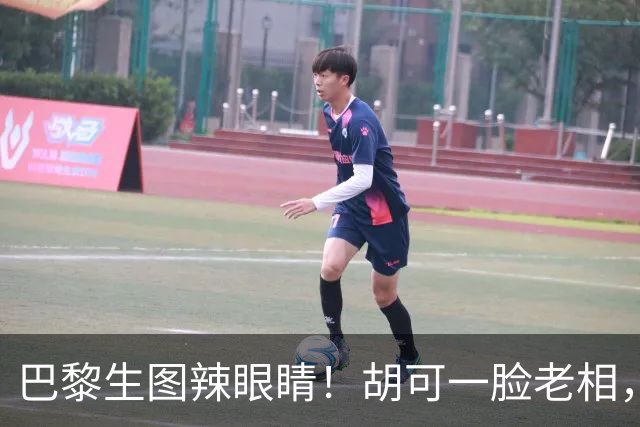 巴黎生图辣眼睛！胡可一脸老相，毛晓彤像戴了张假脸，陈妍希太美